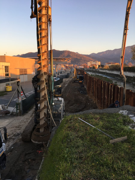 Costruzione muro in C.A. Torrente Carrione (MS)