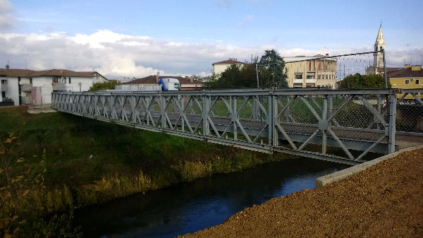 Passerella ciclopedonale sul torrente Alpone